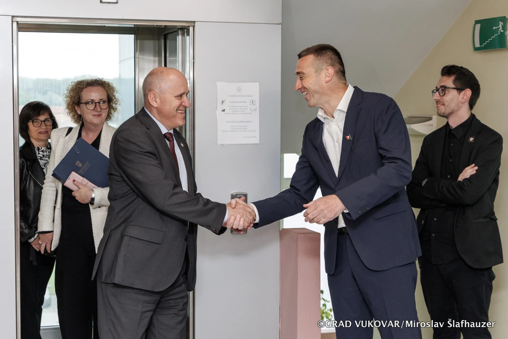 Ugovor o nekretninama, Foto: Marija Vukasović Petinović/HRT Radio Osijek