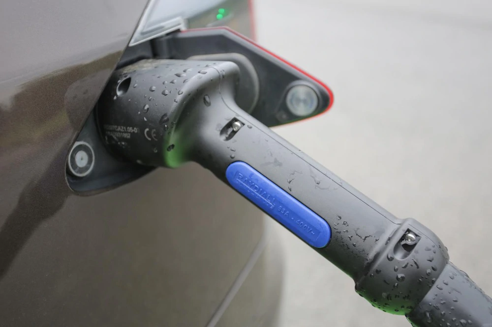 Hormuz zatvoren, rastu cijene nafte i napetosti na tržištima