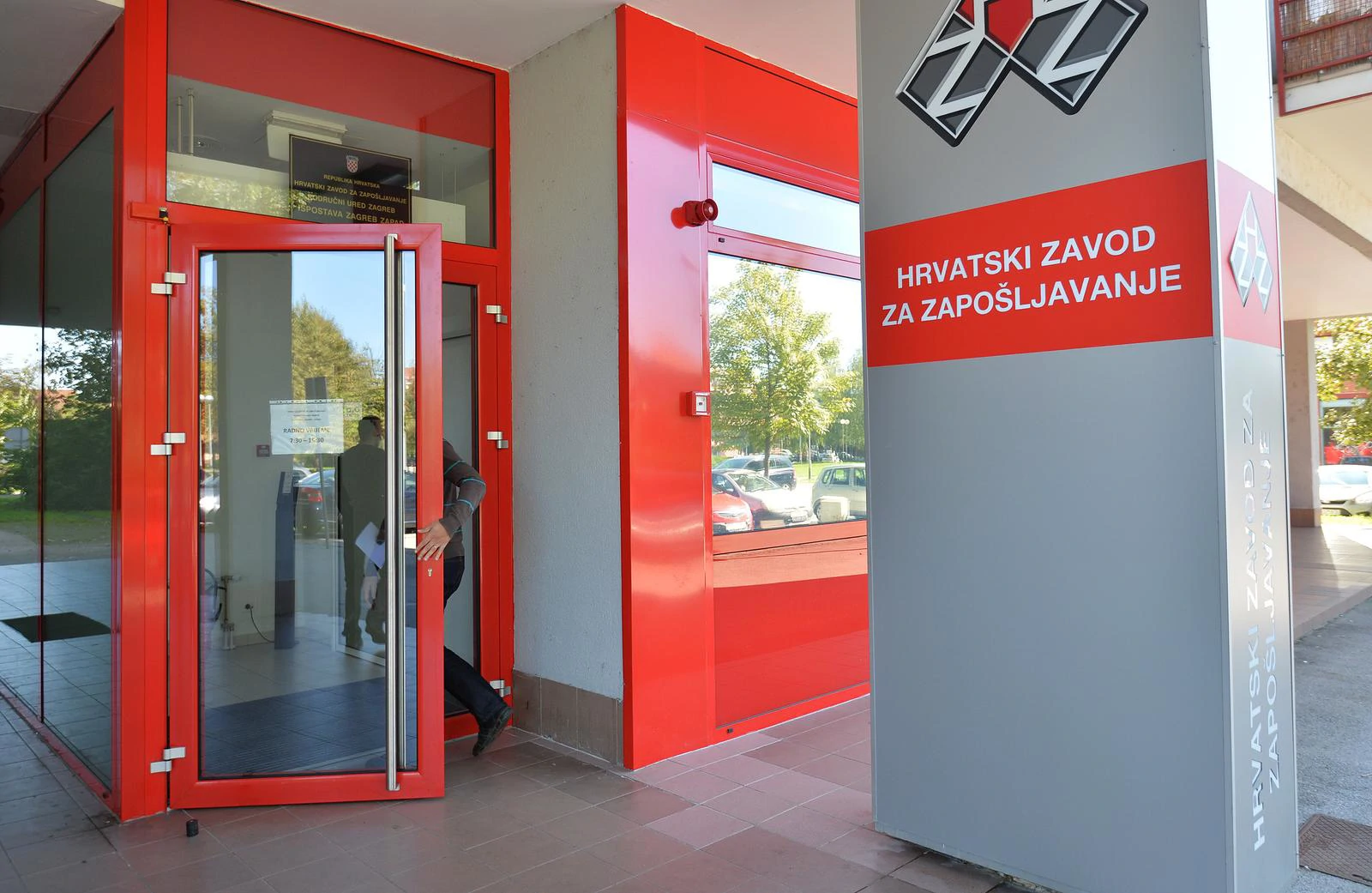 U trećem tromjesečju 1,69 milijuna zaposlenih, stopa nezaposlenosti pet posto