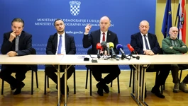 Konferencija za medije ministra demografije i useljeništva Ivana Šipića na kojoj je predstavljen smjer demografskih mjera i savjetnici: Zdenko Štriga, Tado Jurić, Dražen Živic, Stjepan Šterc