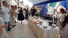 Sreća da imamo veliki balkon pa smo mogli zajedno razrezati tortu (Foto: HRT - Radio Rijeka), Foto: -/-