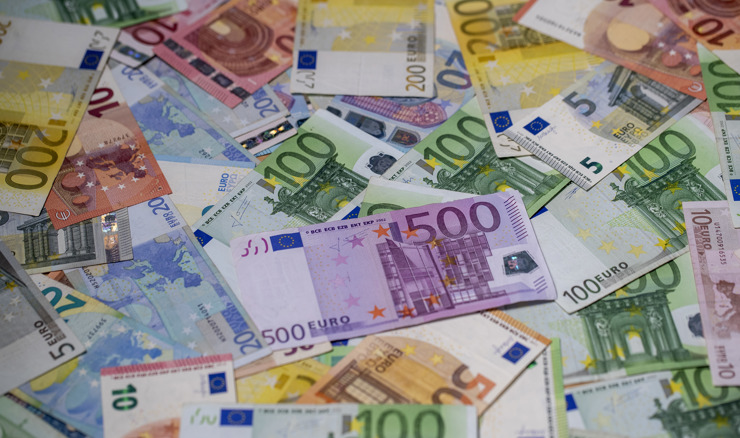 Prosječna neto plaća za svibanj iznosila je 1.552 eura