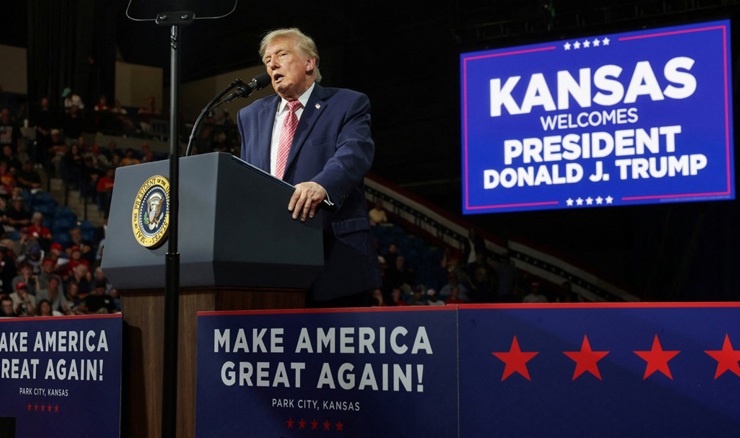 Trump: SAD će izgorjeti poput Francuske ako pobjede demokrati