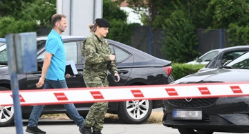 Istražitelji vojne policije ispred MUP-a u Heinzelovoj ulici 