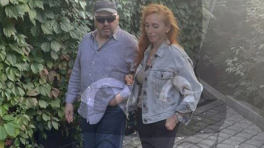 Par koji izgleda kao ruski general Sergej Surovikin i njegova supruga Ana