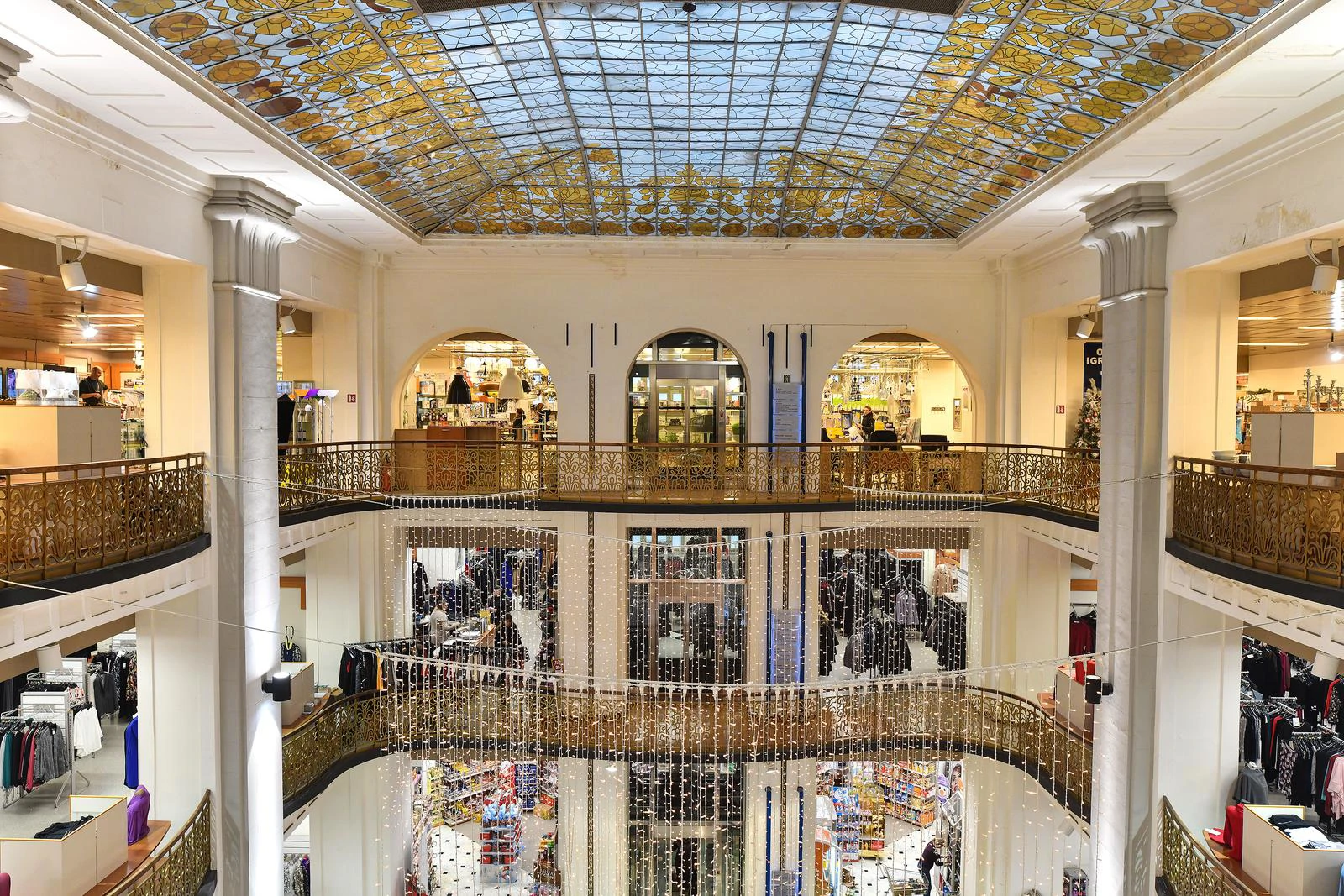 Kako je potamnio sjaj Name: "Kao da je smišljeno da moramo propasti"