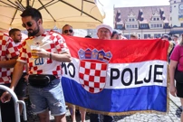 Sve brojniji navijači u središtu Leipziga prije utakmice s Italijom, Foto: Luka Stanzl /PIXSELL
