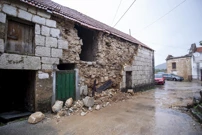 Liska: Srušen zid štale u sinoćnjem potresu, Foto: Miroslav Lelas /PIXSELL