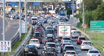 Gužve na naplatnim kućicama u Lučkom prema moru 