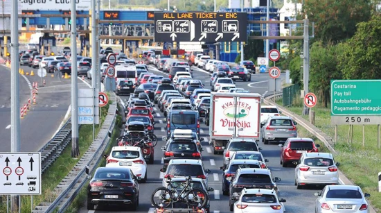 Gužve na naplatnim kućicama u Lučkom prema moru 