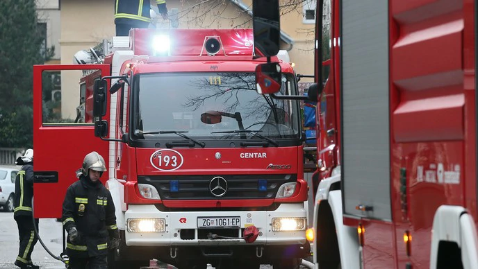 Otvoreni plamen uzrok požara na vozilu u Splitu