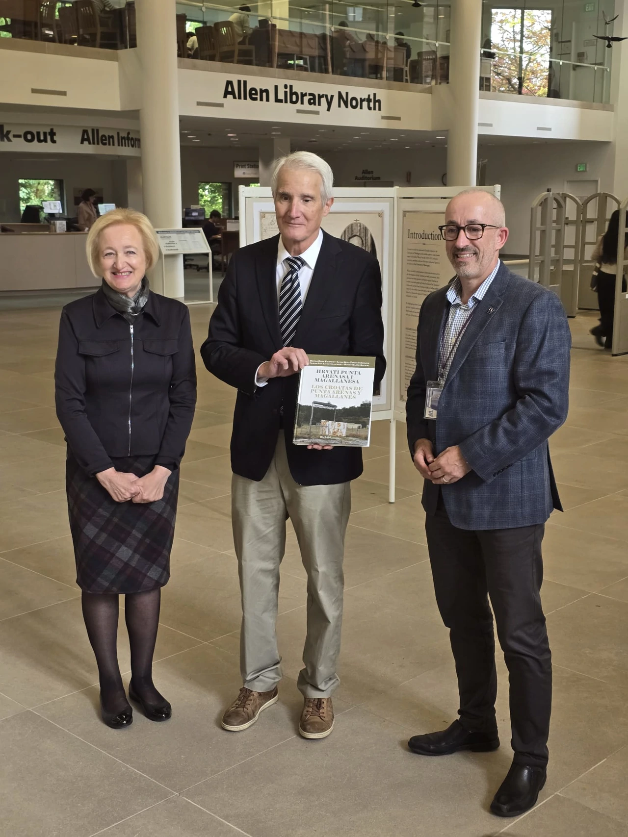 Branka Bezić Filipović, Michael Biggins, voditelj Odjela slavistike i dekan Simon Neam, Foto: osobna arhiva//