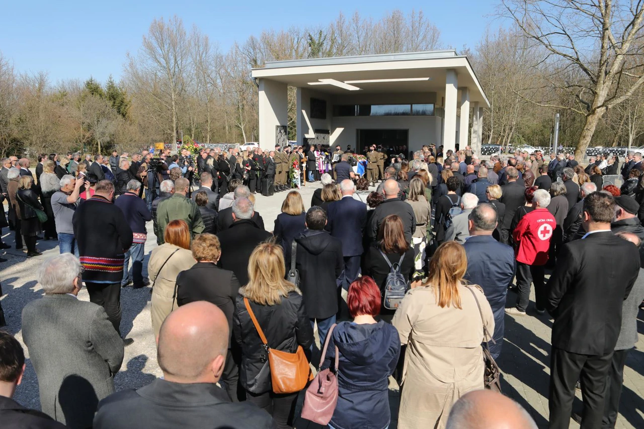  Pogreb Vesne Bosanac na Memorijalnom groblju žrtava Domovinskog rata u Vukovaru , Foto: Duravka Petric/PIXSELL