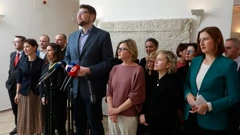 Oposición abandona la sesión parlamentaria