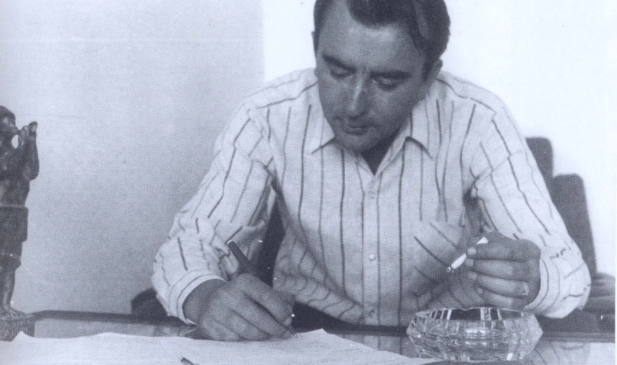 Drago Britvić za radnim stolom