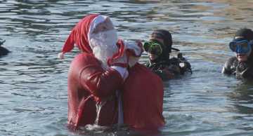 Ho ho ho, Djed doplivao djeci u Pulu