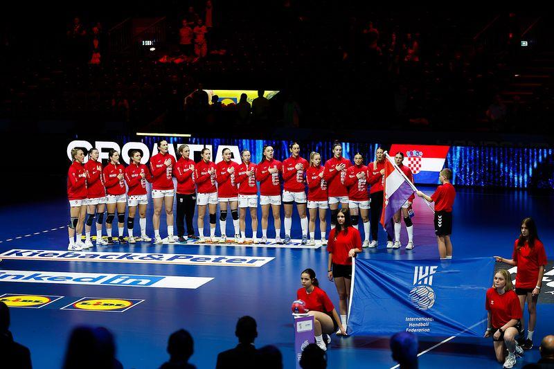 gerned25 japan vs croatia 1jc1605 xlarge 20251202164801