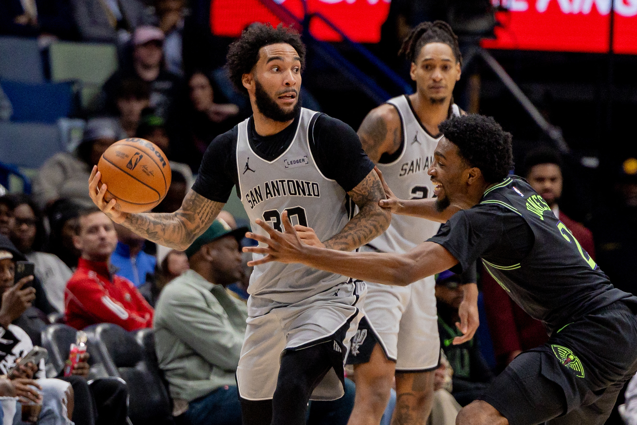 2025 12 09t044419z 941618663 mt1usatoday27776199 rtrmadp 3 nba san antonio spurs at new orleans pelicans 20251209074608