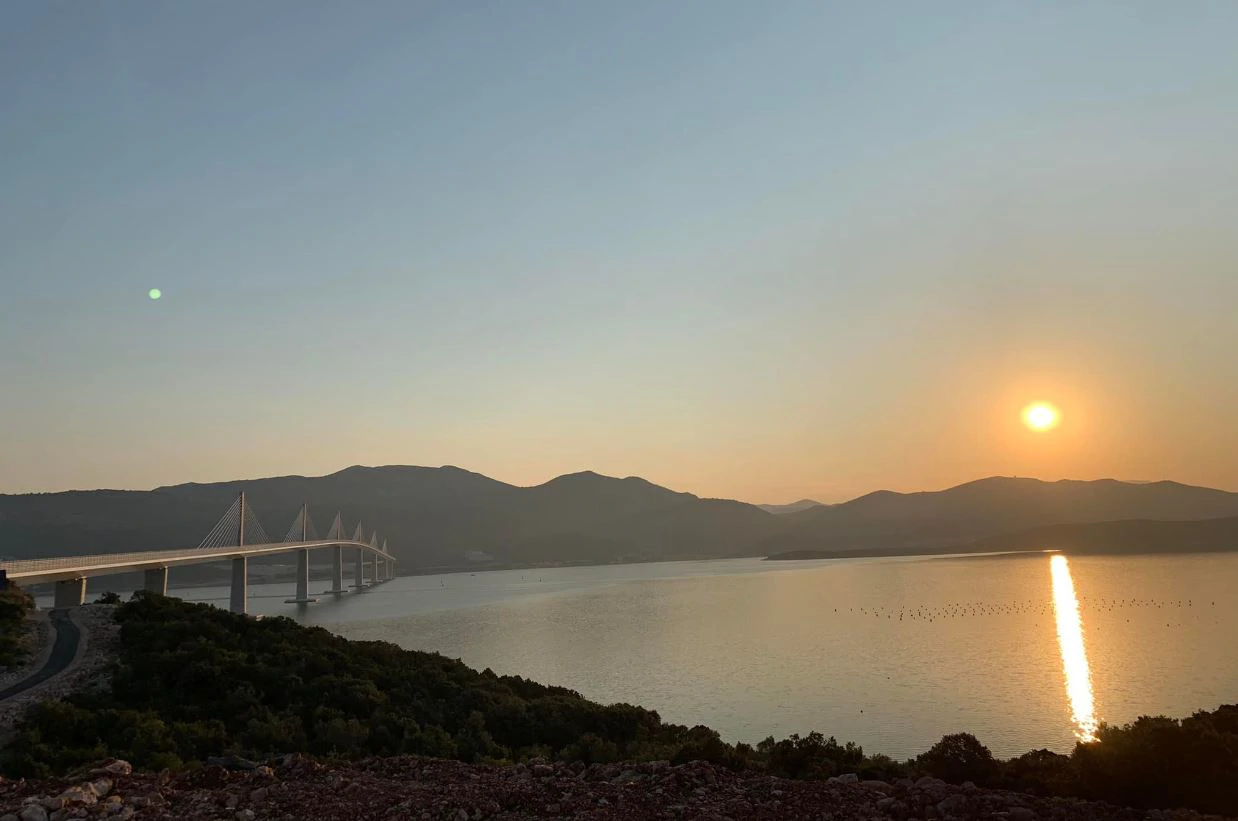 Dobro jutro uz izlazak sunca i Pelješki most