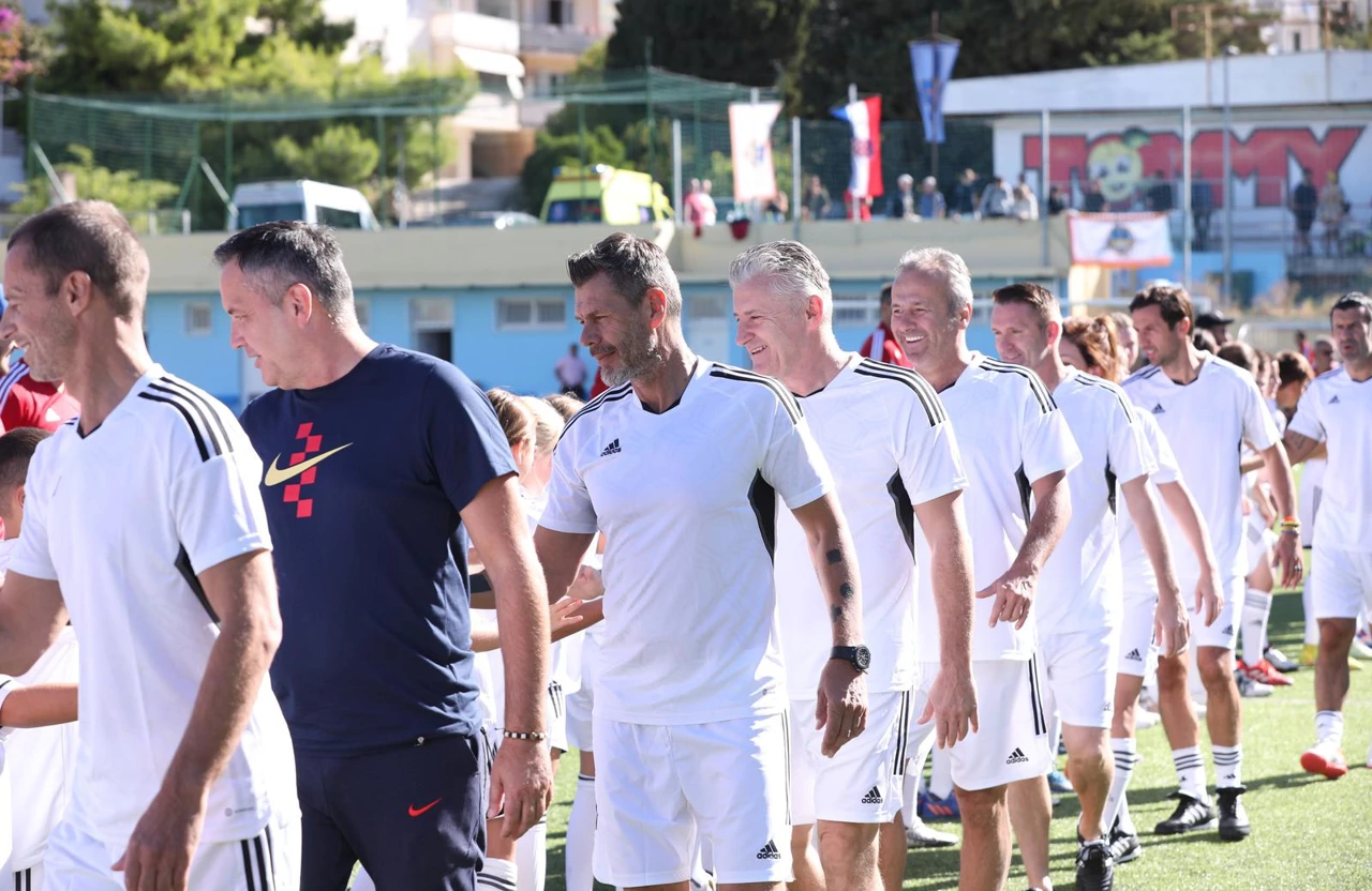  Hvar: Nogometne legende odigrale utakmicu u sklopu projekta "Nogomet u školama" , Foto: Ivo Cagalj//PIXSELL