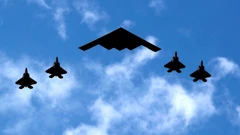 Američki bombarder B-2 Spirit u pratnji lovaca F-22 Raptor, New Jersey, 4. srpnja 2020.