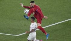 Okay Yokuslu i Lorenzo Insigne , Foto: Andrew Medichini/Pool via REUTERS