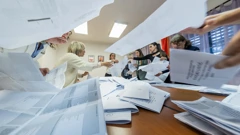 Zatvorena birališta, započelo prebrojavanje glasačkih listića