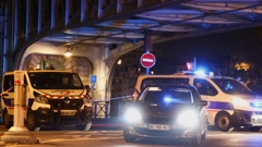 Francuska policija blizu mosta Bir-Hakeim u Parizu