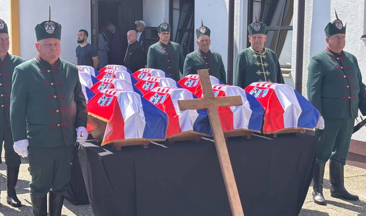 Pokop posmrtnih ostataka 36 žrtava ekshumiranih s lokaliteta Mostišće