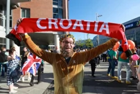 Hrvatski fanovi ispred M&S Bank Arene, Foto: Sanjin Strukic/PIXSELL