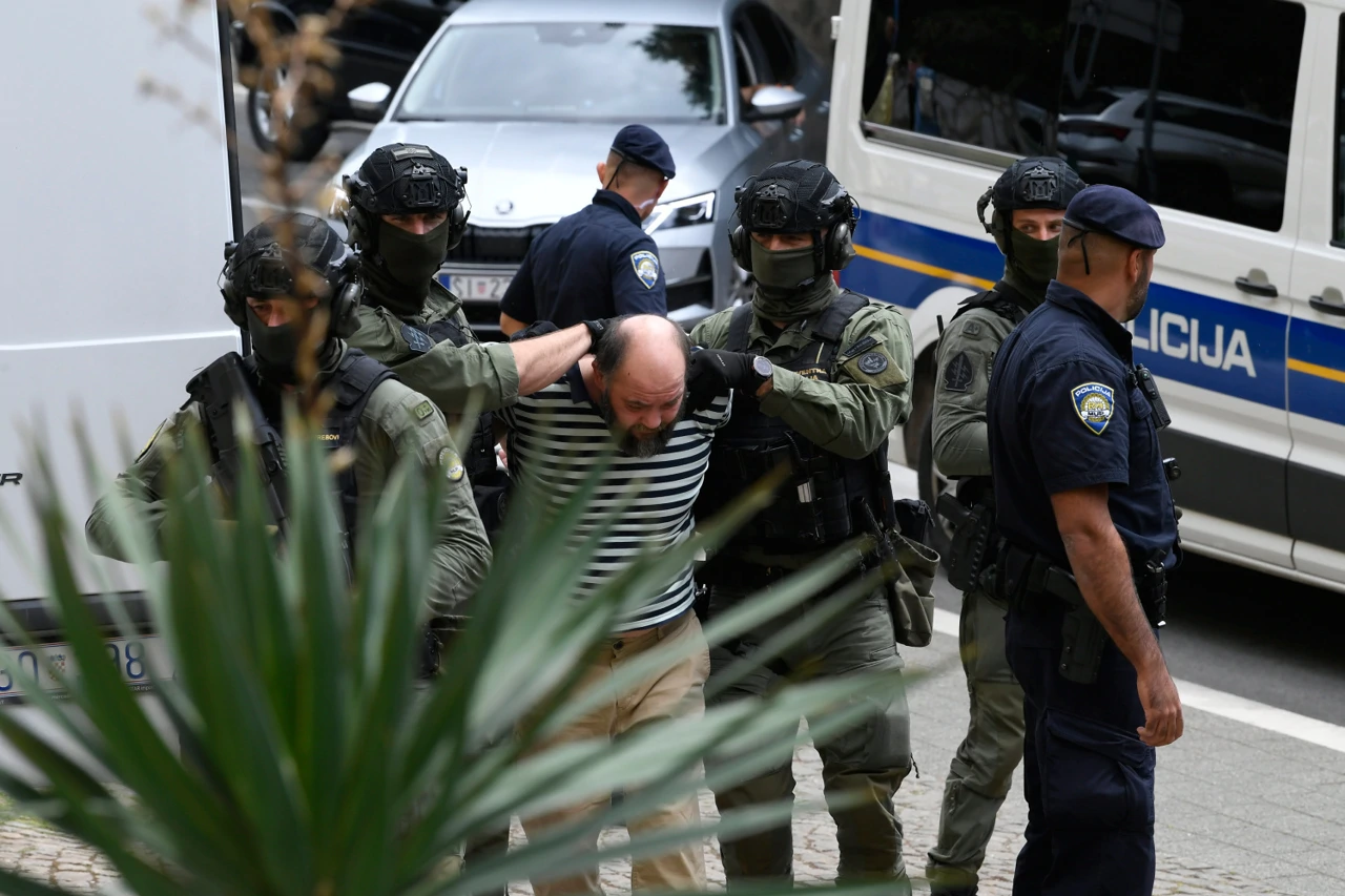 Specijalna policija dovela Aleksića na saslušanje u DORH, Foto: Niksa Stipanicev /CROPIX