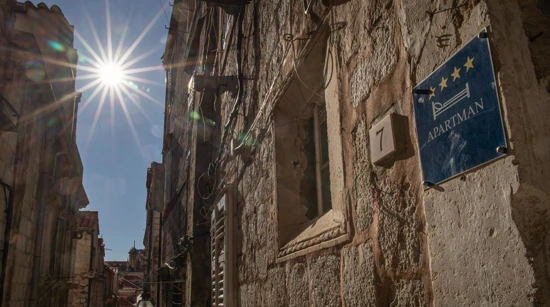 U srpnju blagi pad turista i noćenja u privatnom smještaju