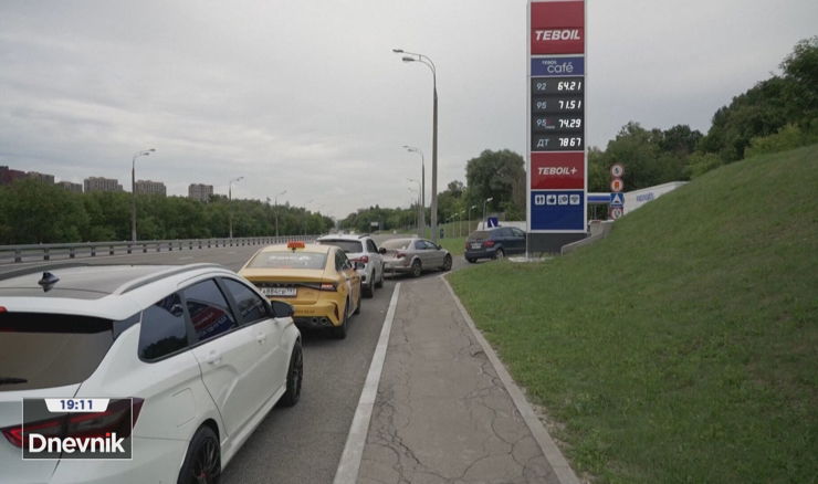 Rat stigao do Rusa, zbog napada dronovima čekaju gorivo satima
