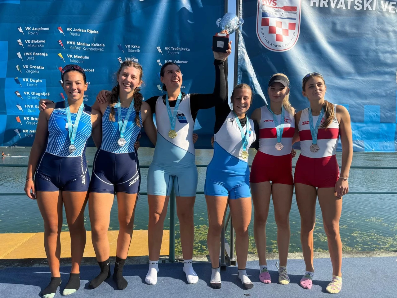 Matea Bukša i Mia Pivac, Foto: Veslački klub Jadran/Radio Rijeka