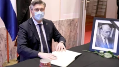 Andrej Plenković upisao se u knjigu žalosti povodom smrti Nedjeljka Mihanovića