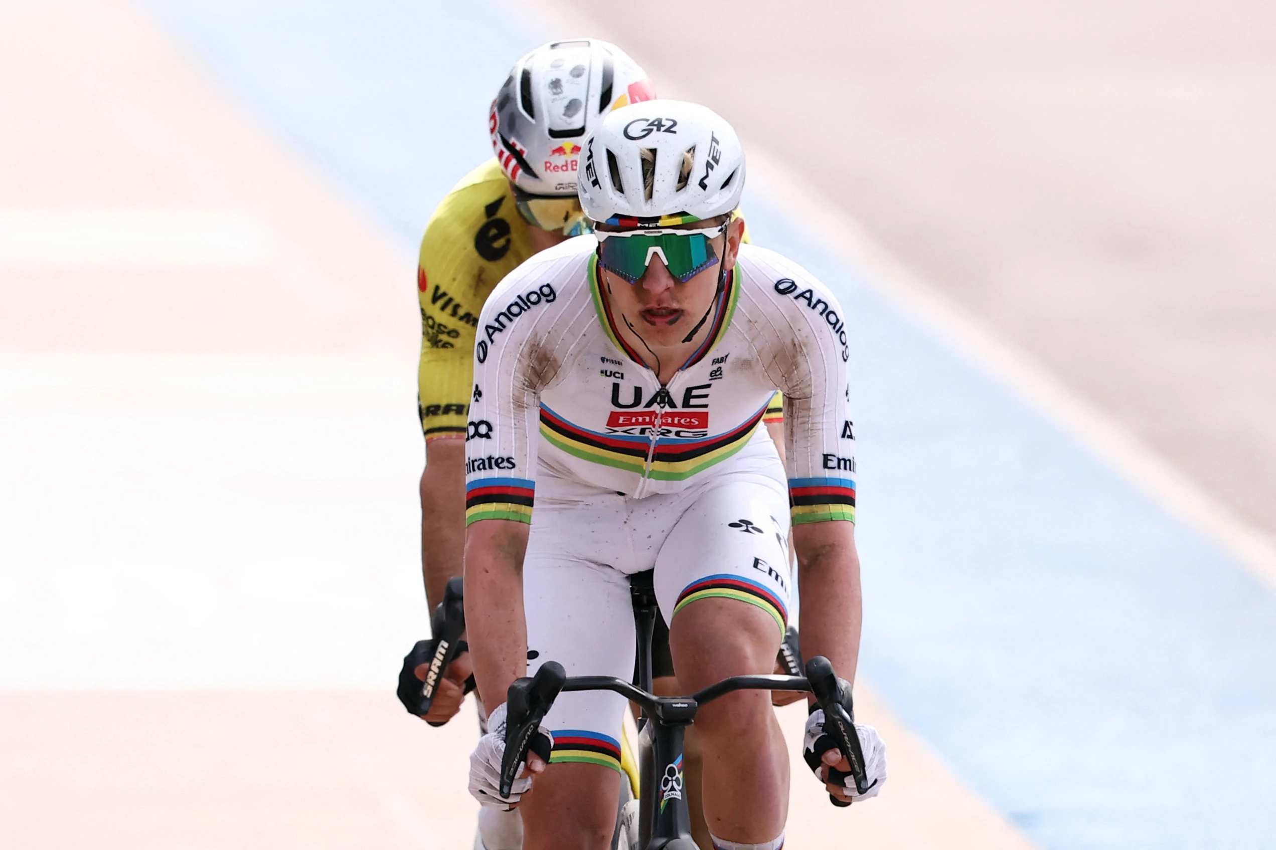 Poderani Pogačarov dres prodan za 95.100 eura