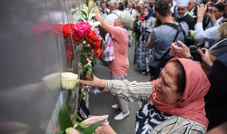 BiH: Ka Srebrenici ispraćeni ostaci deset žrtva genocida