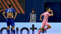 Arber Hoxha pokraj strijelca Pabla Durana