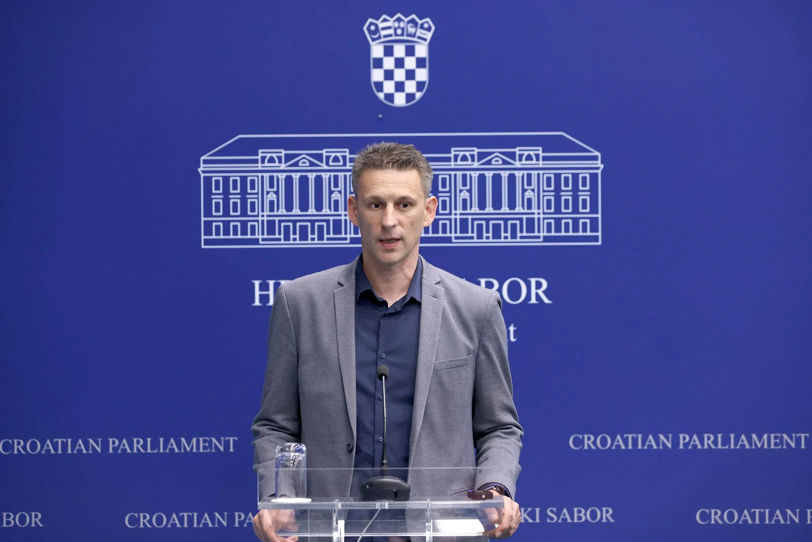 Petrov: Porez na nekretnine je prelijevanje iz šupljeg u prazno