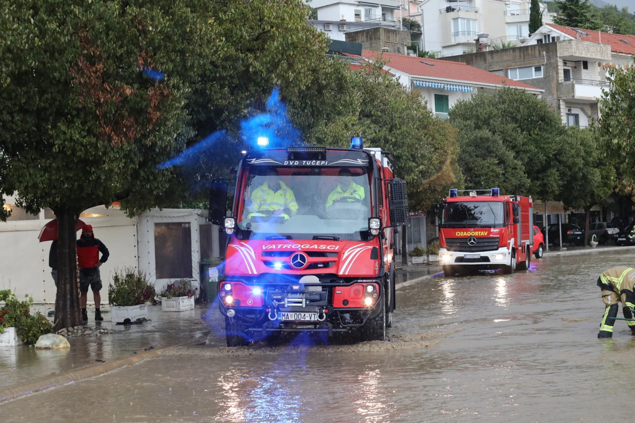 Velika poplava i brojni odroni u Podgori, voda ušla u kuće, Foto: Ivo Ravlic/CROPIX