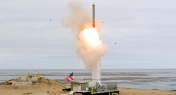 Lansiranje krstareće rakete Tomahawk sa zemaljskog lansera Typhoon