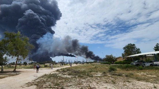 Gori rafinerija Lavan