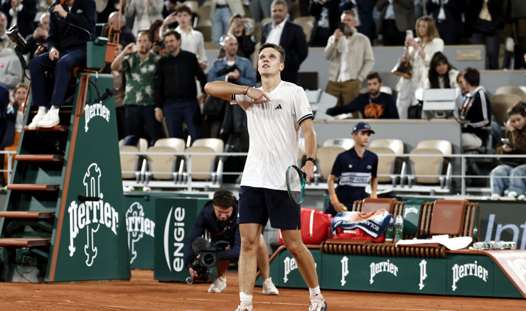 Menšik izborio polufinale protiv Zvereva