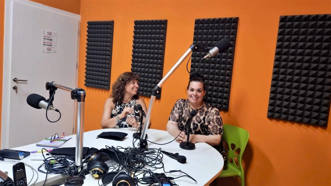 Adriana Kramarić i Mariam Rezaei u studiju Radio Rojca