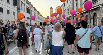 Women's Bank Walk Dubrovnik