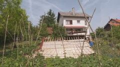 U Klanjcu pijavica podignula krov kuće