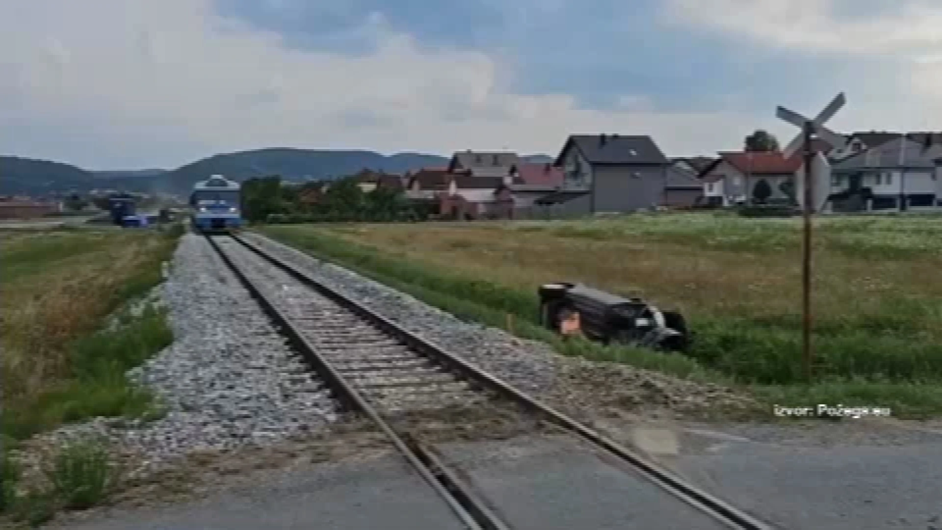 Sudar putničkog vlaka i osobnog automobila u Požegi