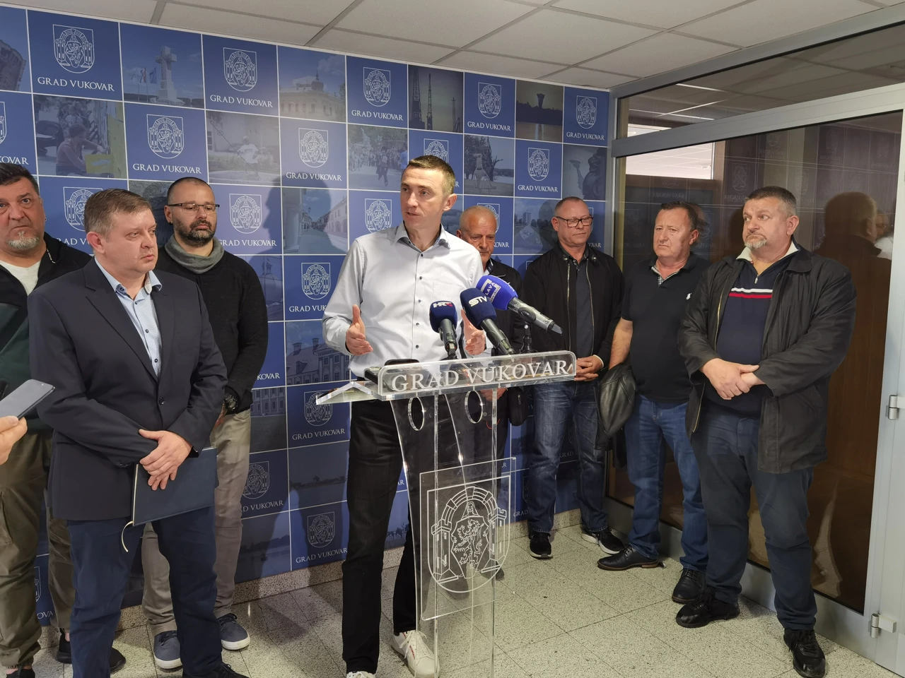 Penava s poduzetnicima, Foto: Radio Osijek / KI/HRT