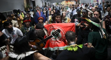Ljudi okupljeni na klimatskoj konferenciji u Brazilu