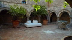 Utorak, 3. ožujka na Prvom, Foto: Pogled u dvorište /dokumentarna serija 